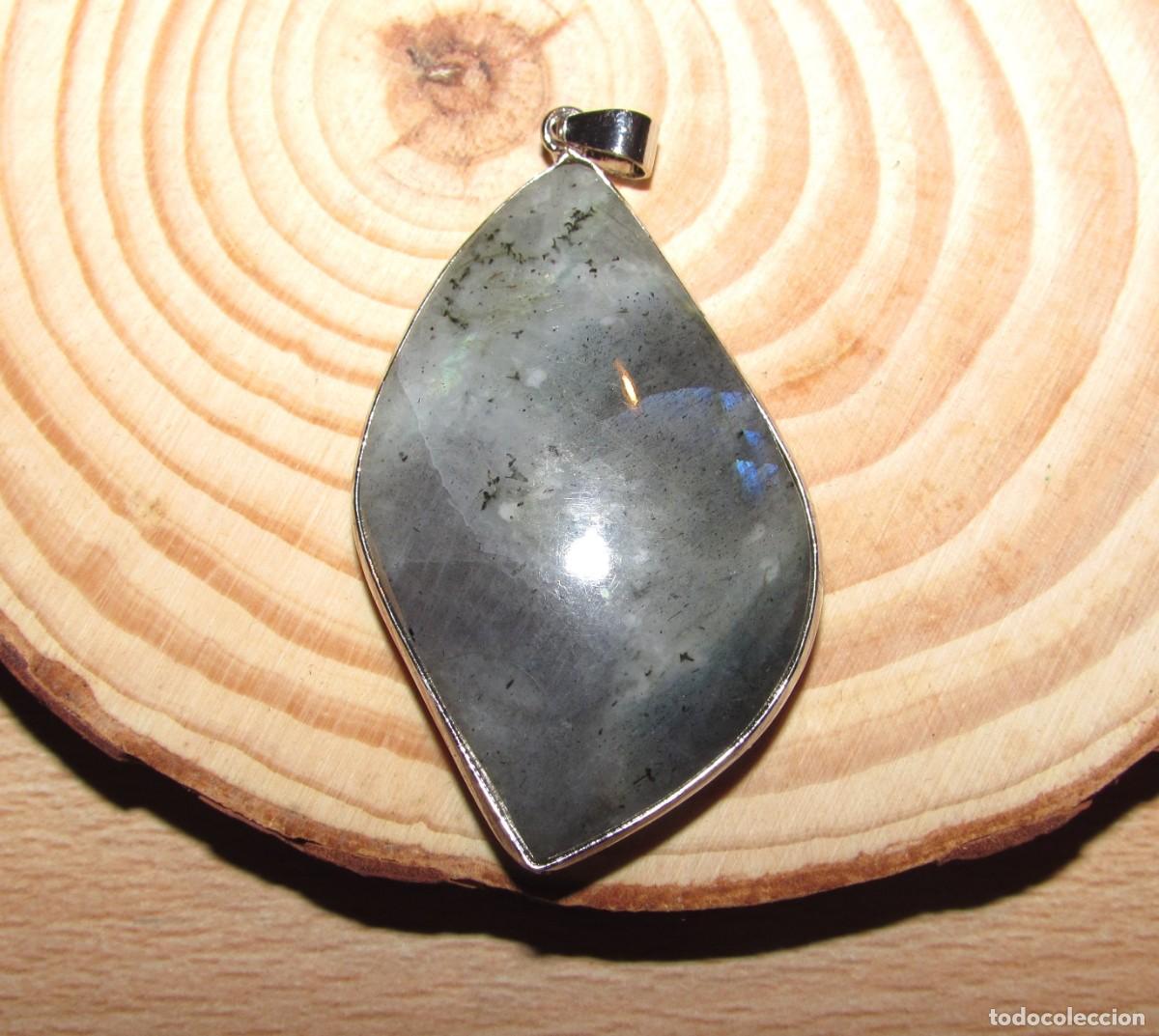 Joyeria: Colgante piedra mineral natural labradorita forma de l&aacute;grima engarce metal plateado
