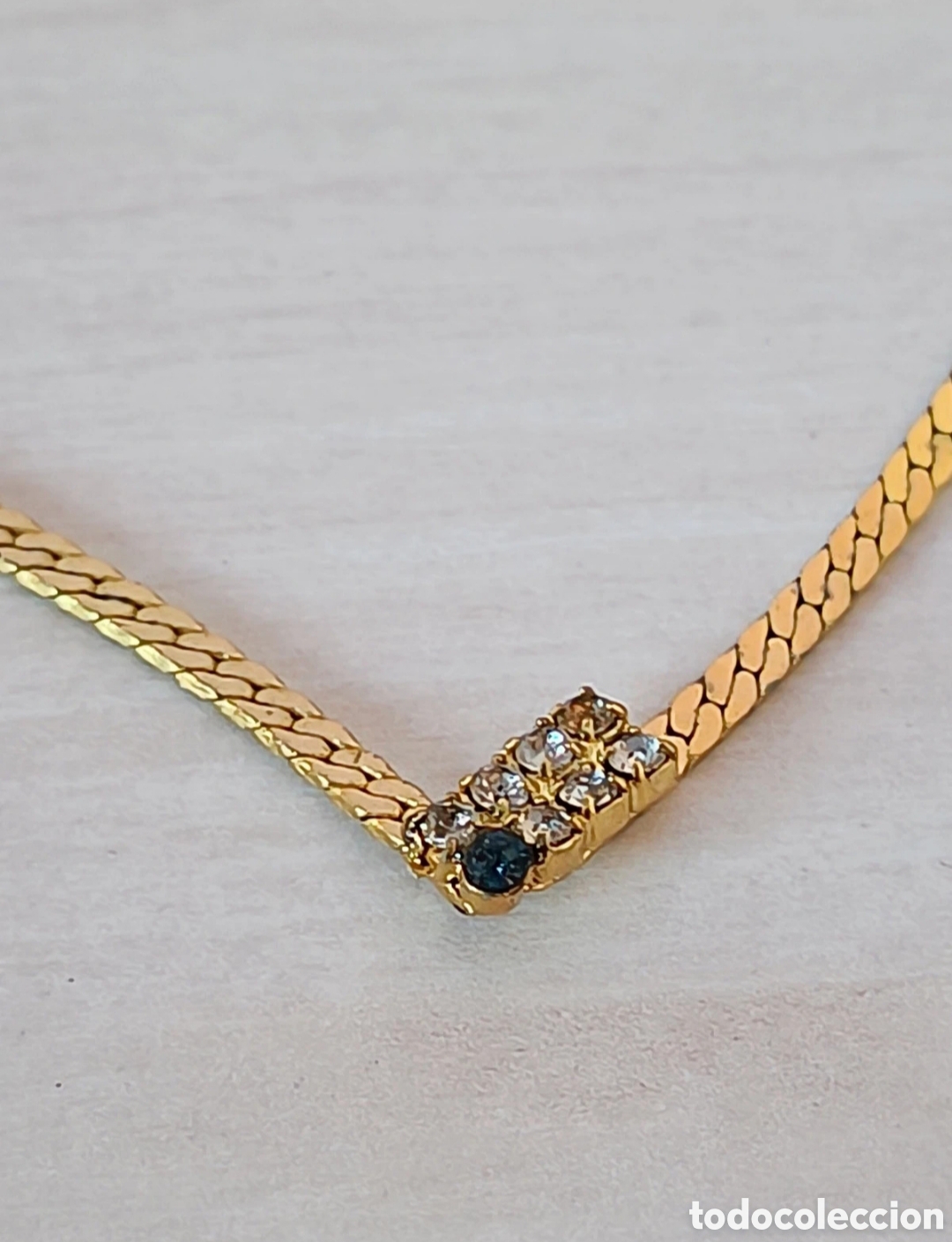 Joyeria: Cadena de oro con un colgante de circonitas