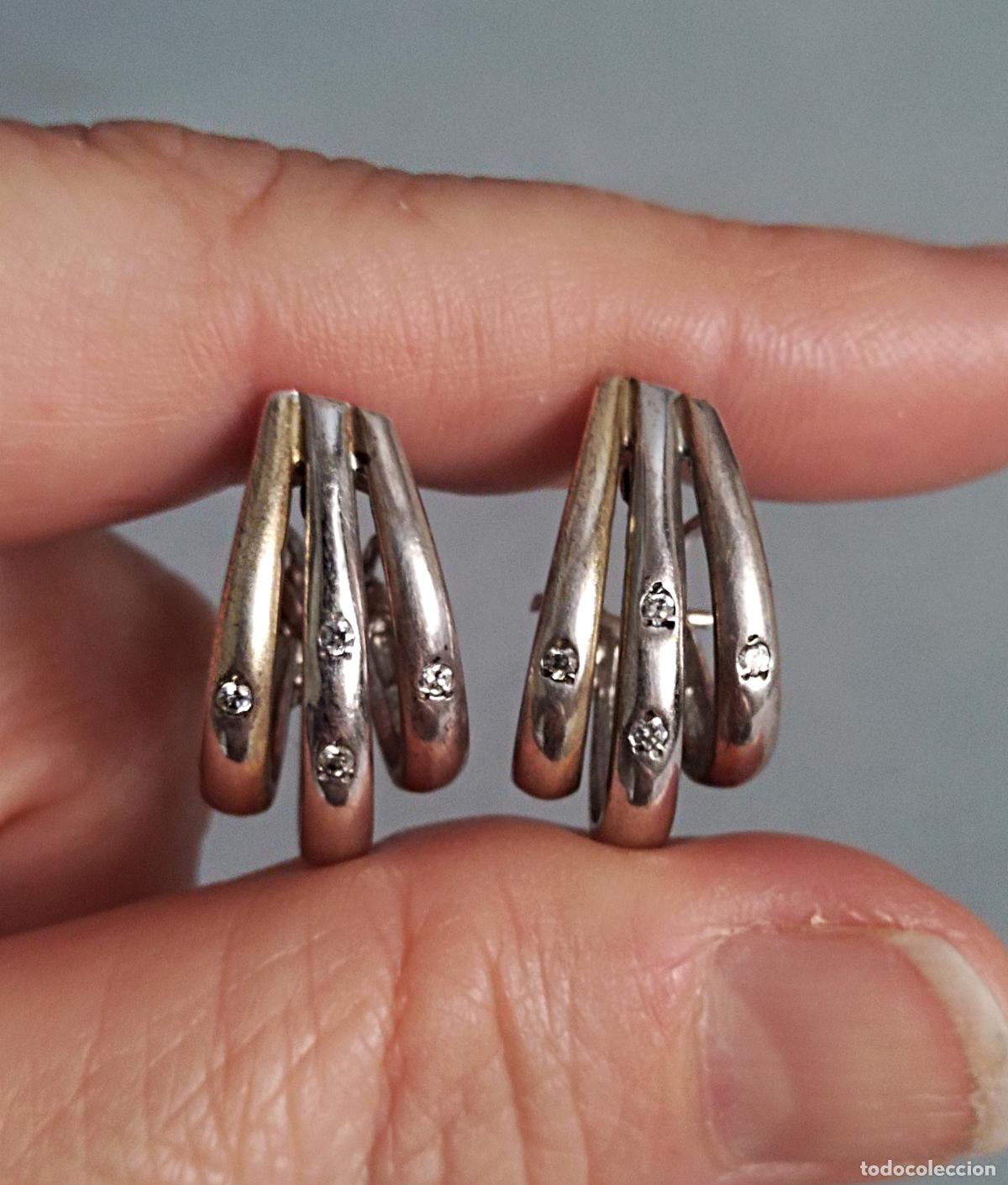 Joyeria: Pendientes de plata de ley con peque&ntilde;as circonitas, cierre de pala catal&aacute;n.