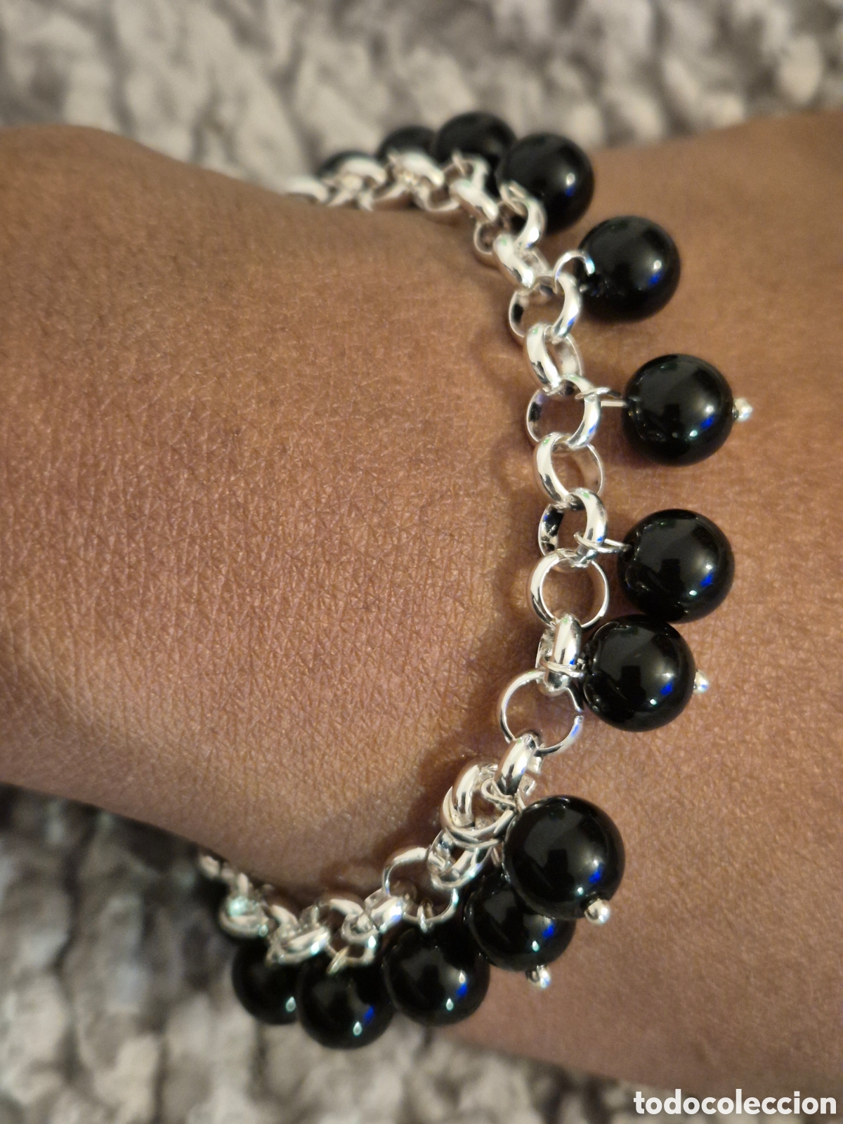 Joyeria: Pulsera artesana plateada y cuentas naturales obsidiana