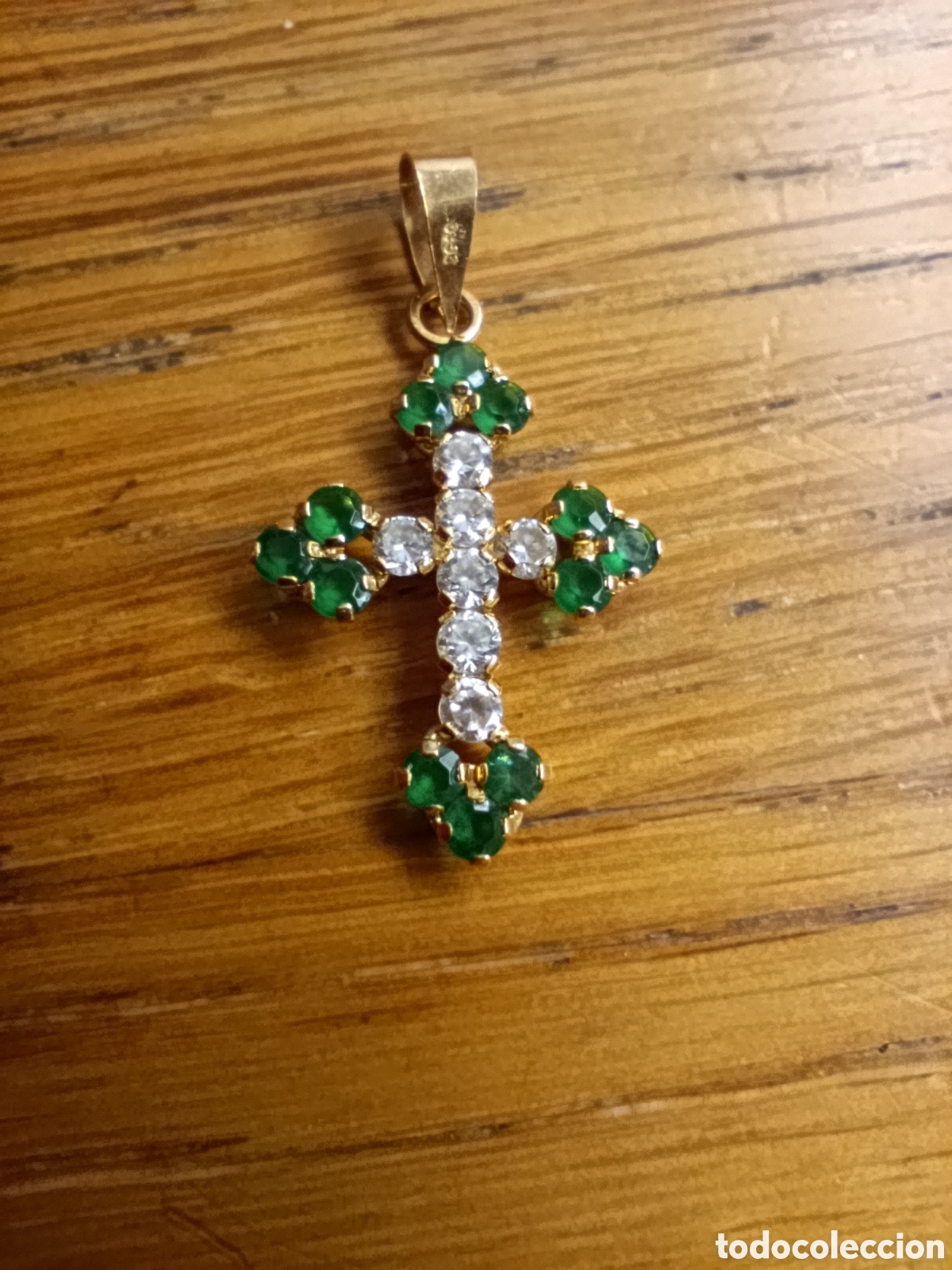 Joaillerie: ​Elegante Cruz de Oro 14K (585) con Crisoprasas y Circonitas - 1,30 gr - Joyer&iacute;a Vintage