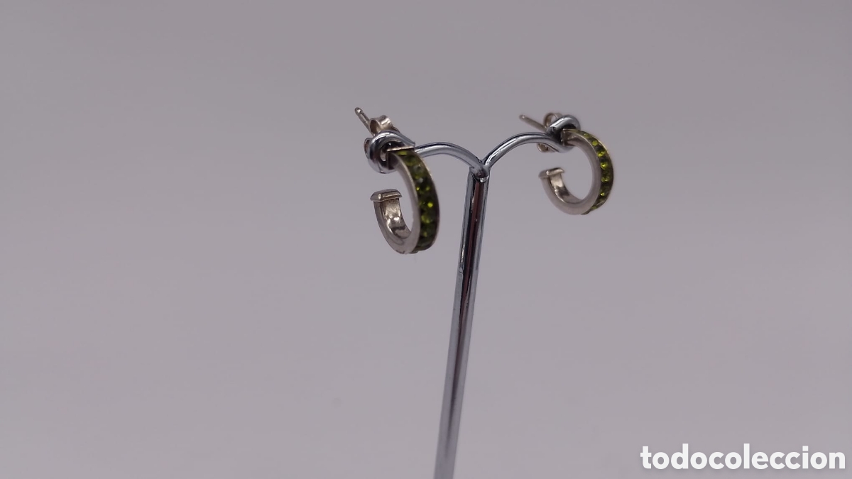 Joyeria: Pendientes plata y piedras verdes.
