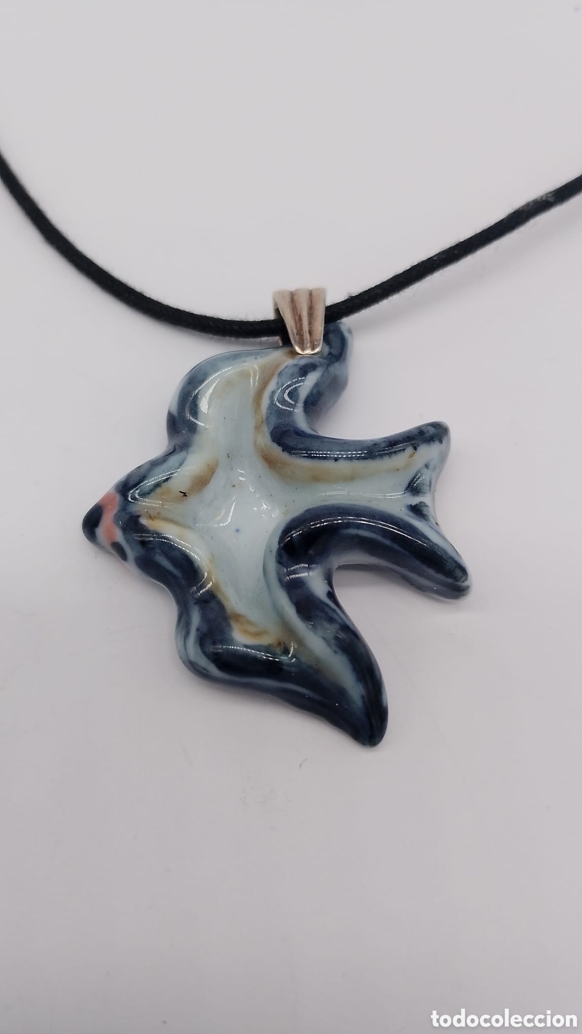 Joyeria: Collar golondrina de cer&aacute;mica posiblemente de Sargadelos.