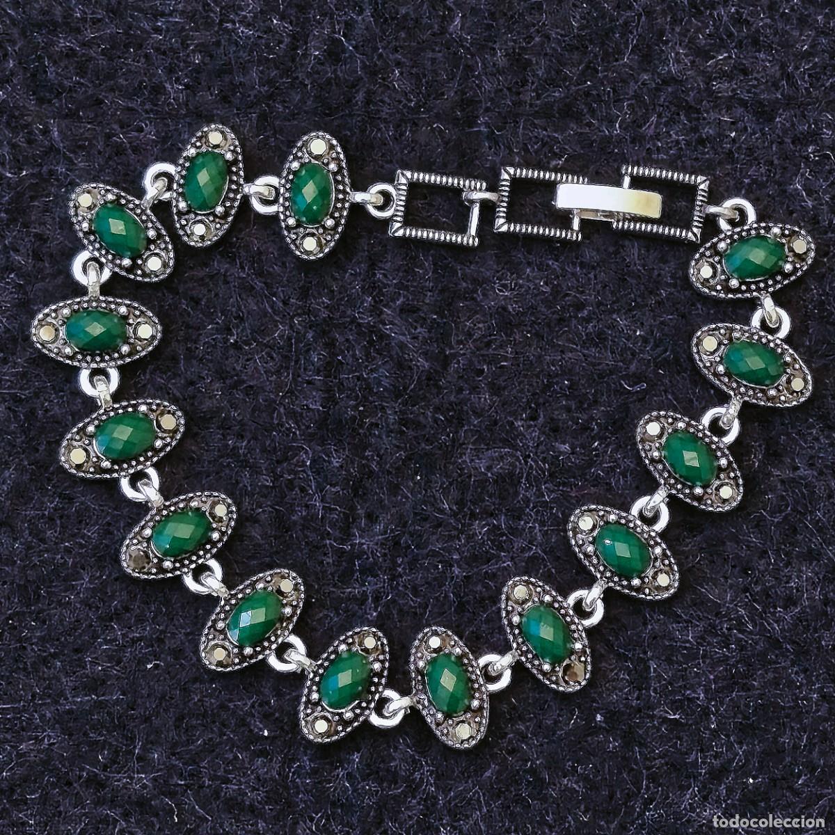 Joyeria: PULSERA DE ALPACA PLATEADA CON PIEDRAS VERDE ALMENDRADAS. EN TIPO PLATA ANTIGUA
