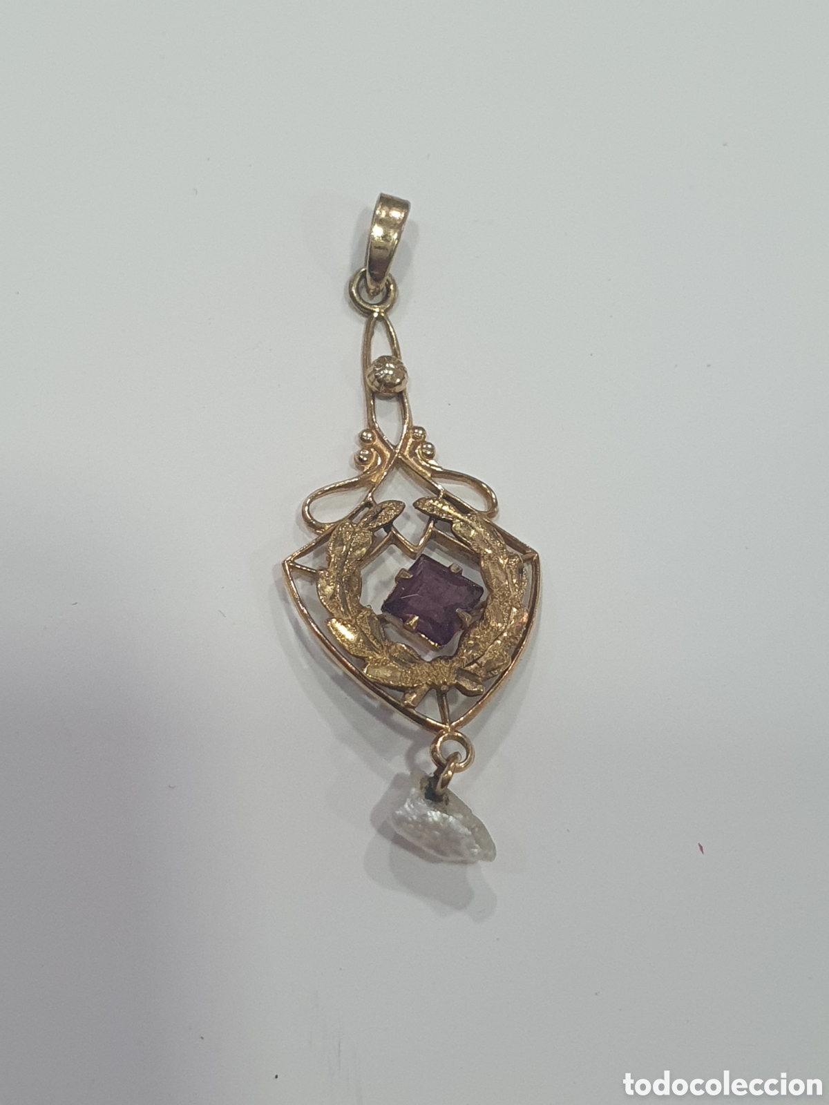 Joaillerie: Precioso colgante en oro macizo de 10K y piedras. (L127)