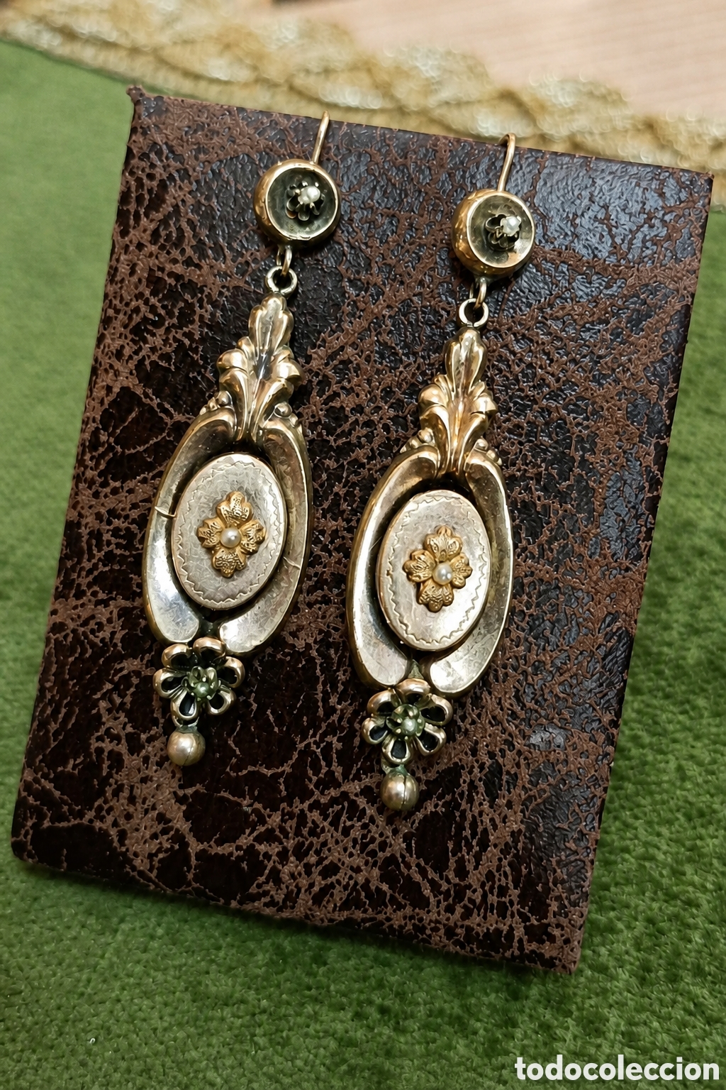 Joyeria: ANTIGUOS PENDIENTES ISABELINOS ELABORADOS RN ORO 14K.Y PEDRER&Iacute;A. 5,5CM LARGO, 1,4CM ANCHO.