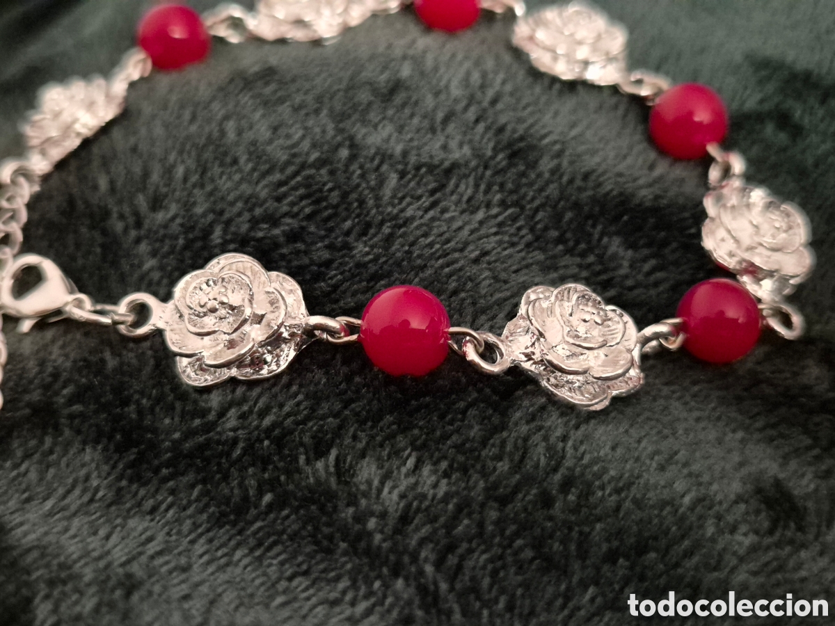 Joyeria: Pulsera artesana dise&ntilde;o rosa plateada y cuentas rojas de cristal