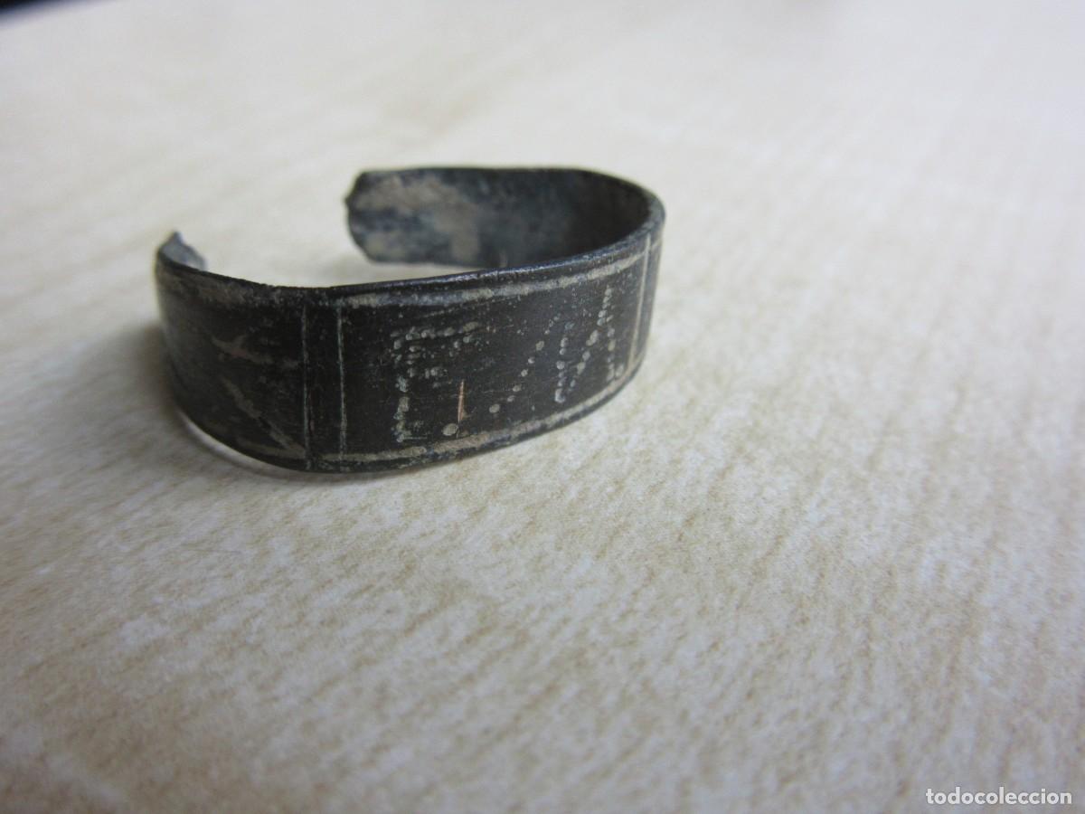 Joalharia: Anillo antiguo de bronce Con grabaci&oacute;n FM Posible S XVII-XVIII Originalmente abierto para ajuste