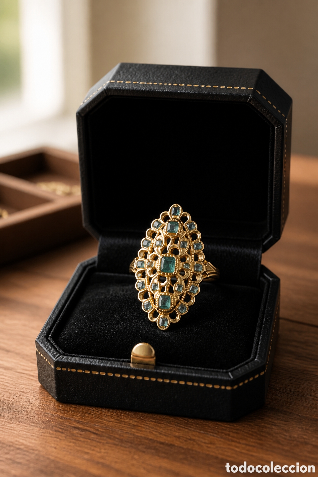 Joyeria: ANTIGUO ANILLO ISABELINO ELABORADO RN ORO 18K Y ESMERALDAS.