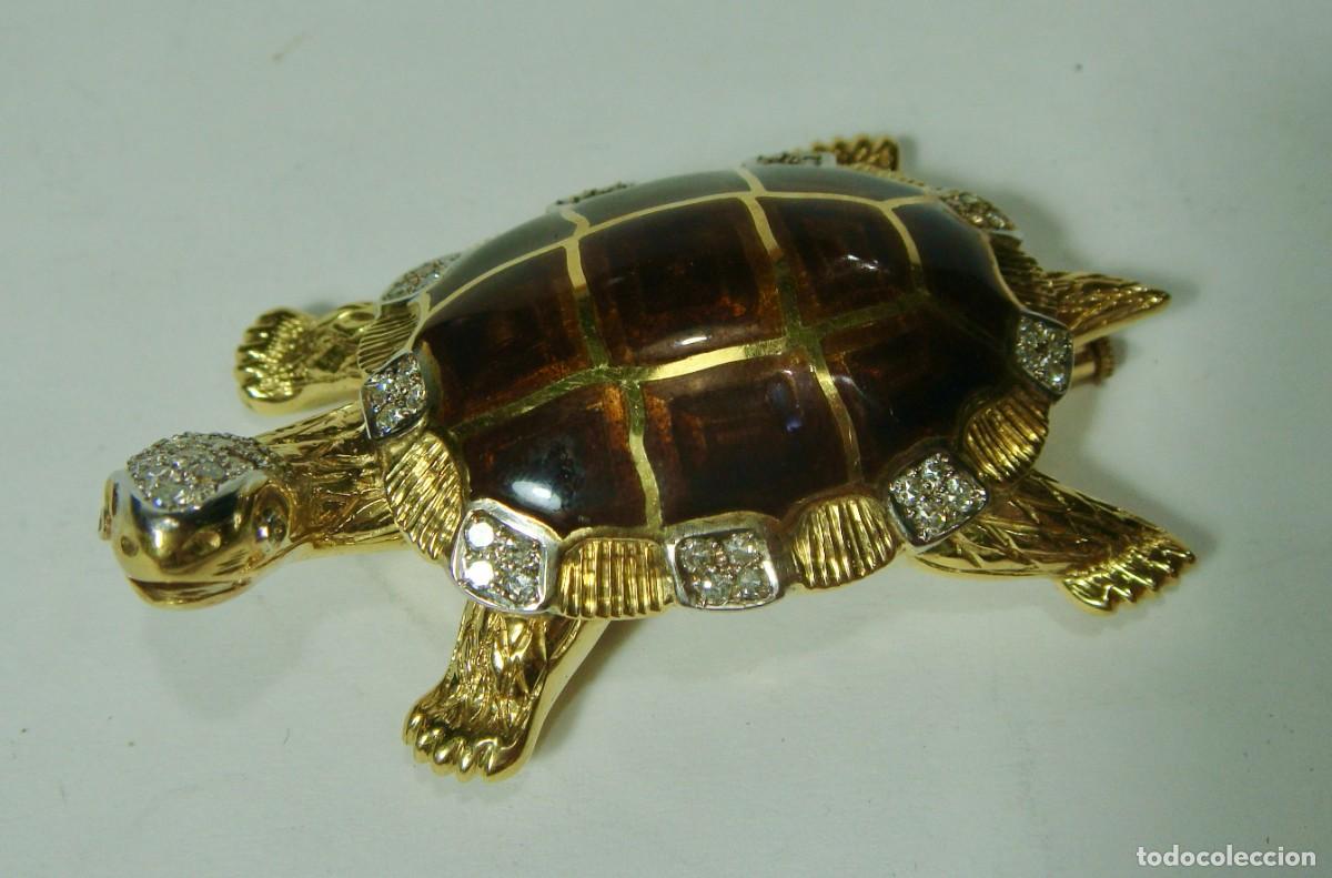 Joaillerie: Broche tortuga en oro de 18 quilates con diamantes y caparaz&oacute;n de cuarzo ahumado &middot; ca. 1970&ndash;1980