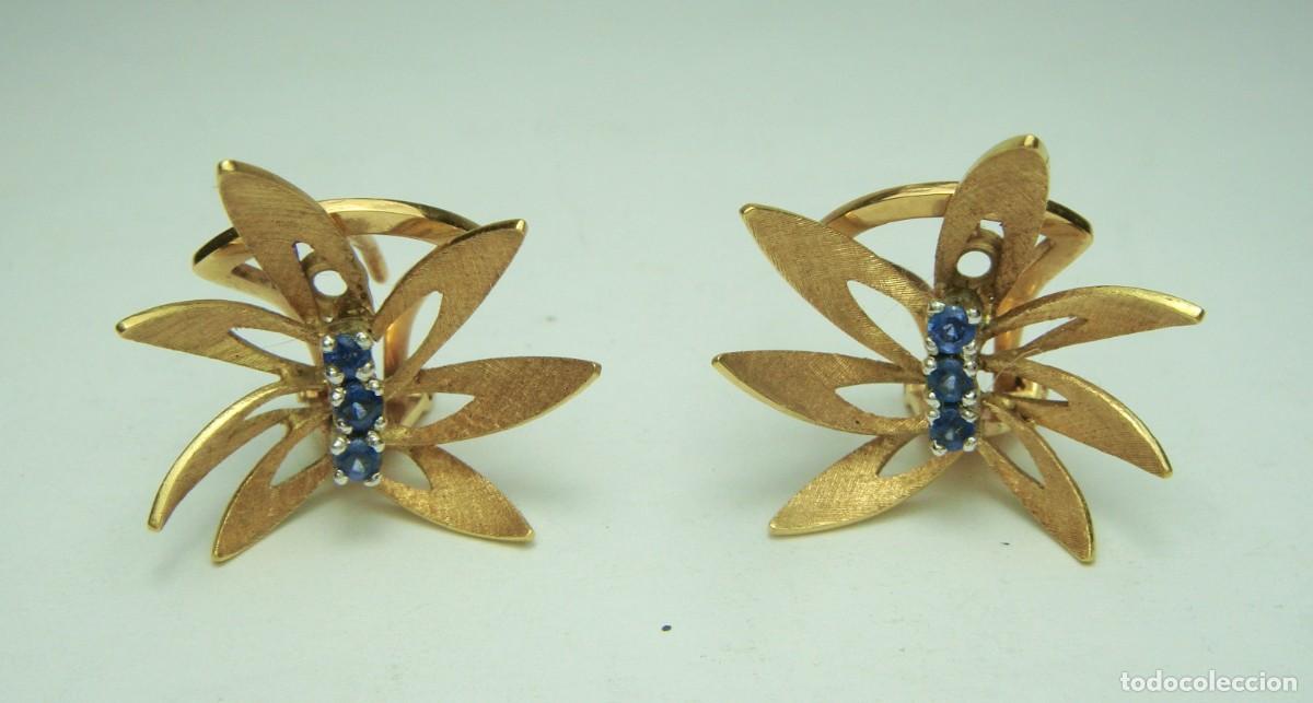 Joyeria: Pendientes florales modernistas en oro de 18 quilates y zafiros &middot; ca. 1960&ndash;1975
