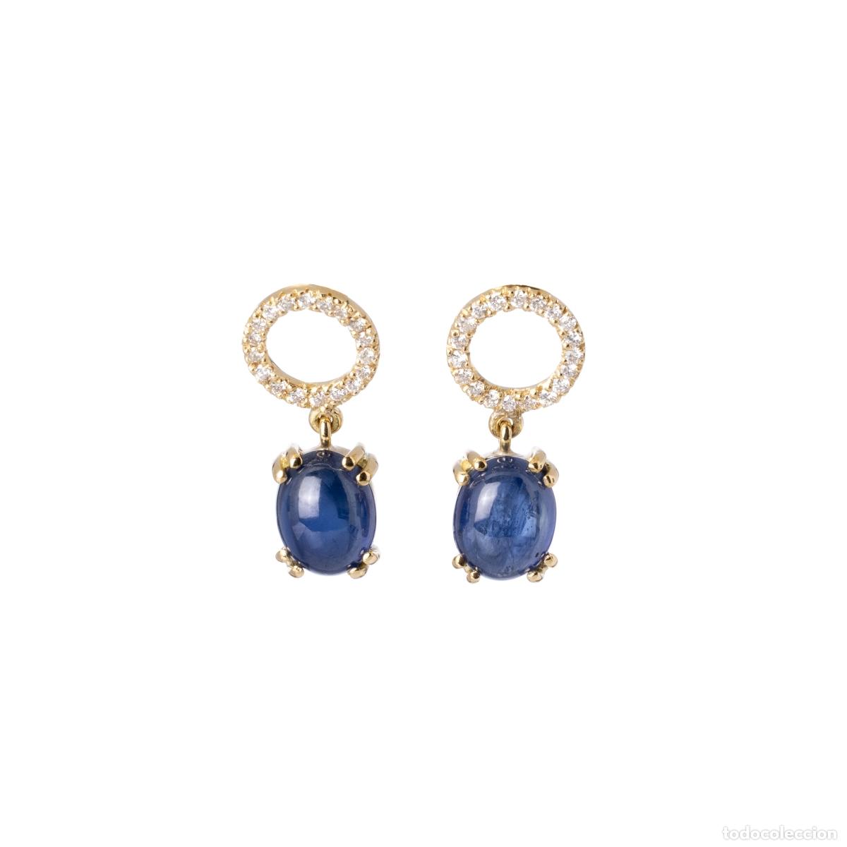 Joyeria: Par de pendientes de oro, zafiros y diamantes.