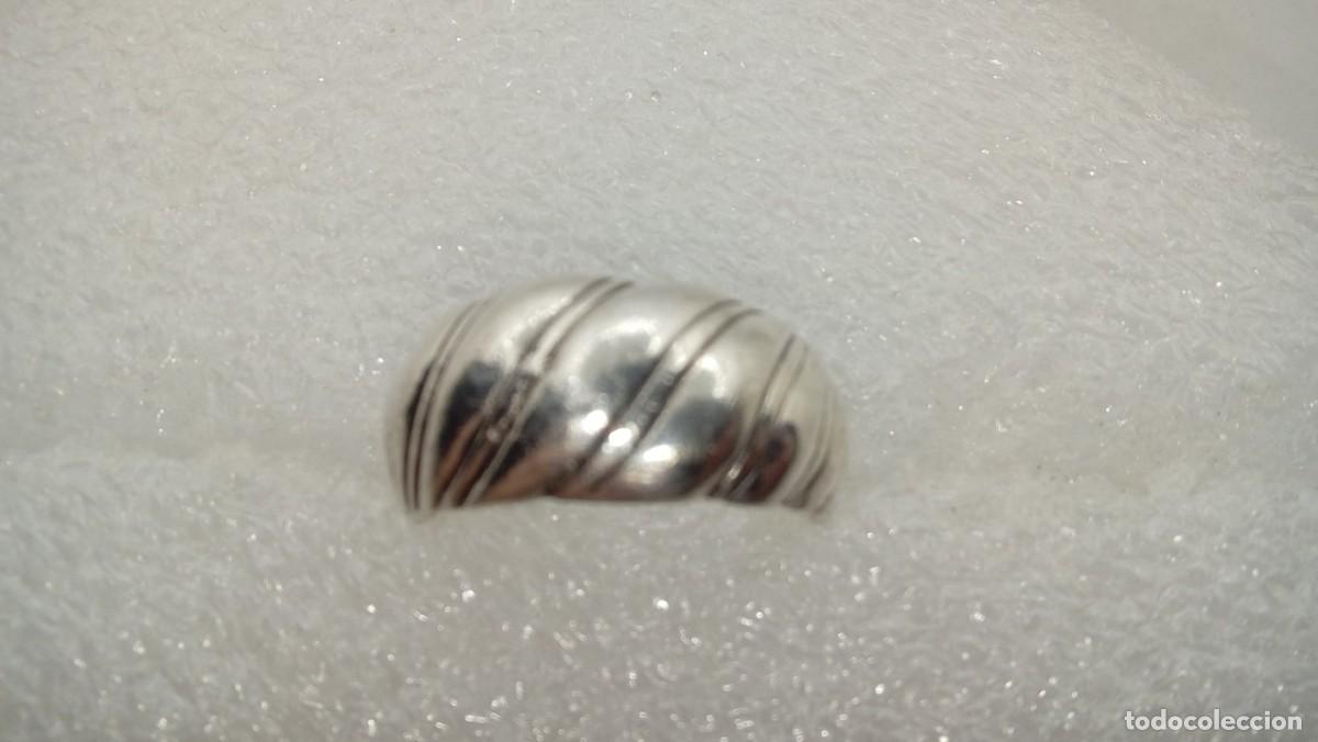 Jewelry: ANILLO DE PLATA CON ESTRIAS