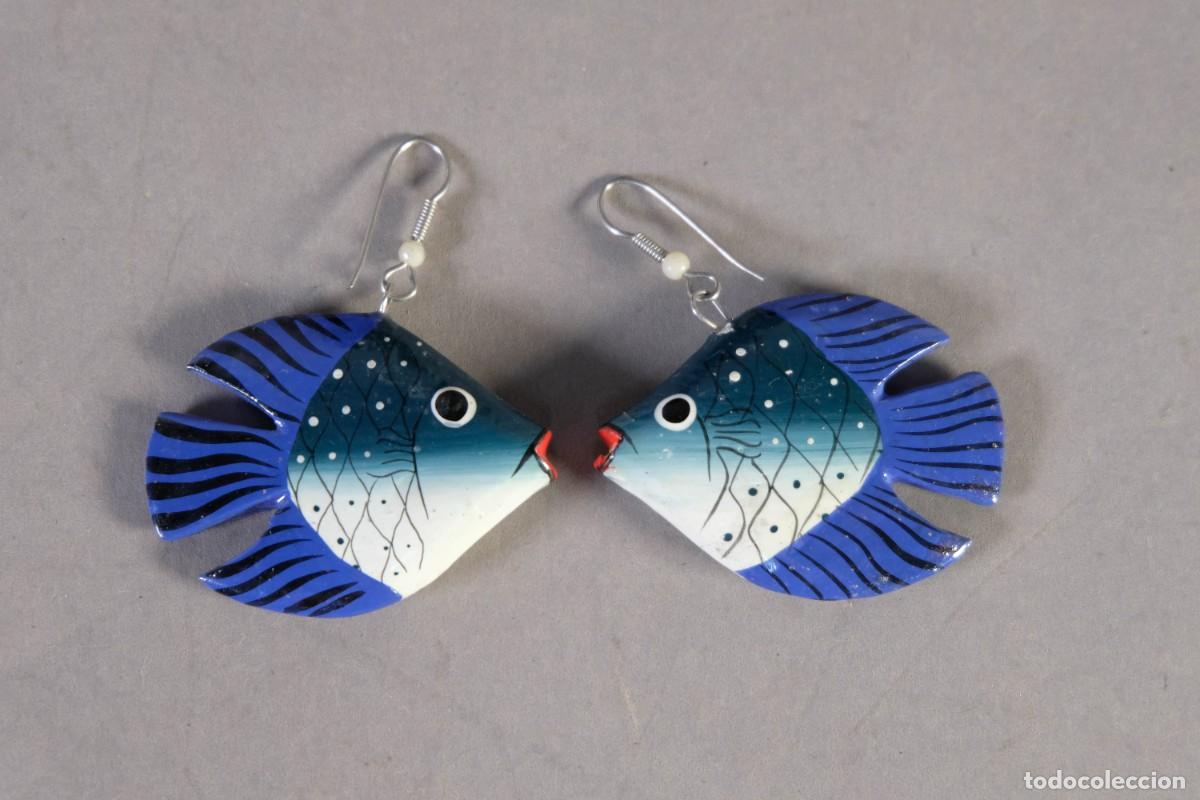 Joyeria: PENDIENTES EN MADERA PINTADA CON FORMA DE PEZ