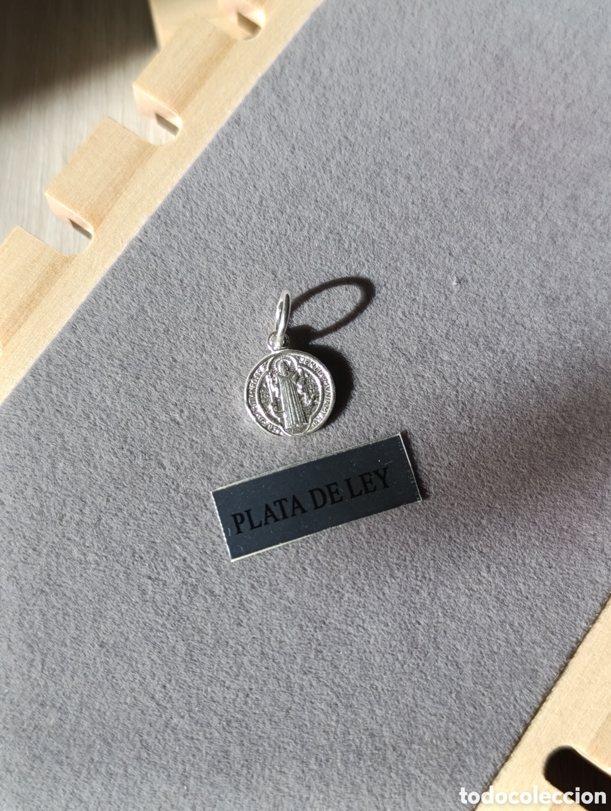 Joyeria: Colgante medalla San Benito plata