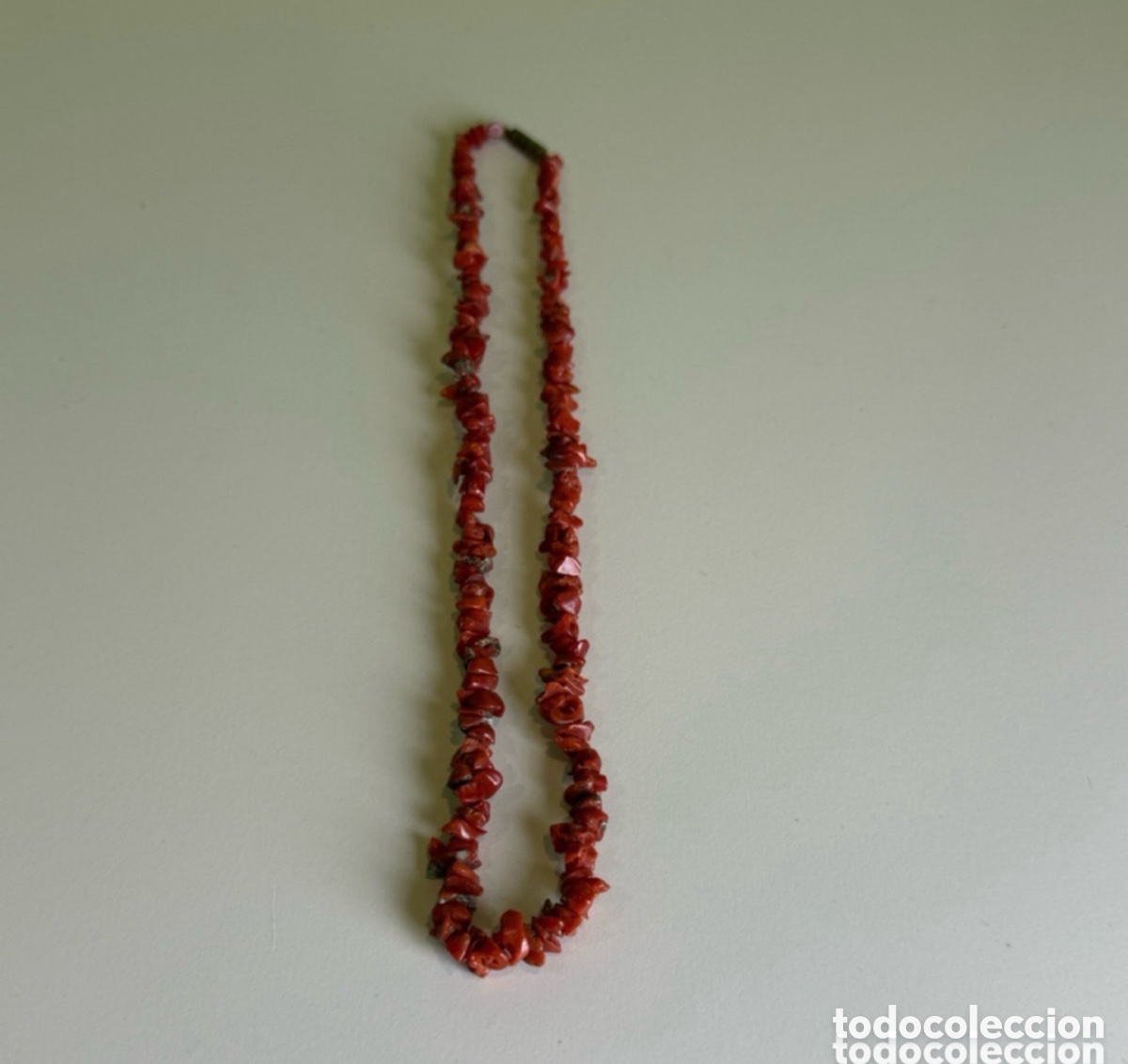 Joyeria: Precioso Collar antiguo de coral rojo natural mediterr&aacute;neo. Cuentas irregulares talladas