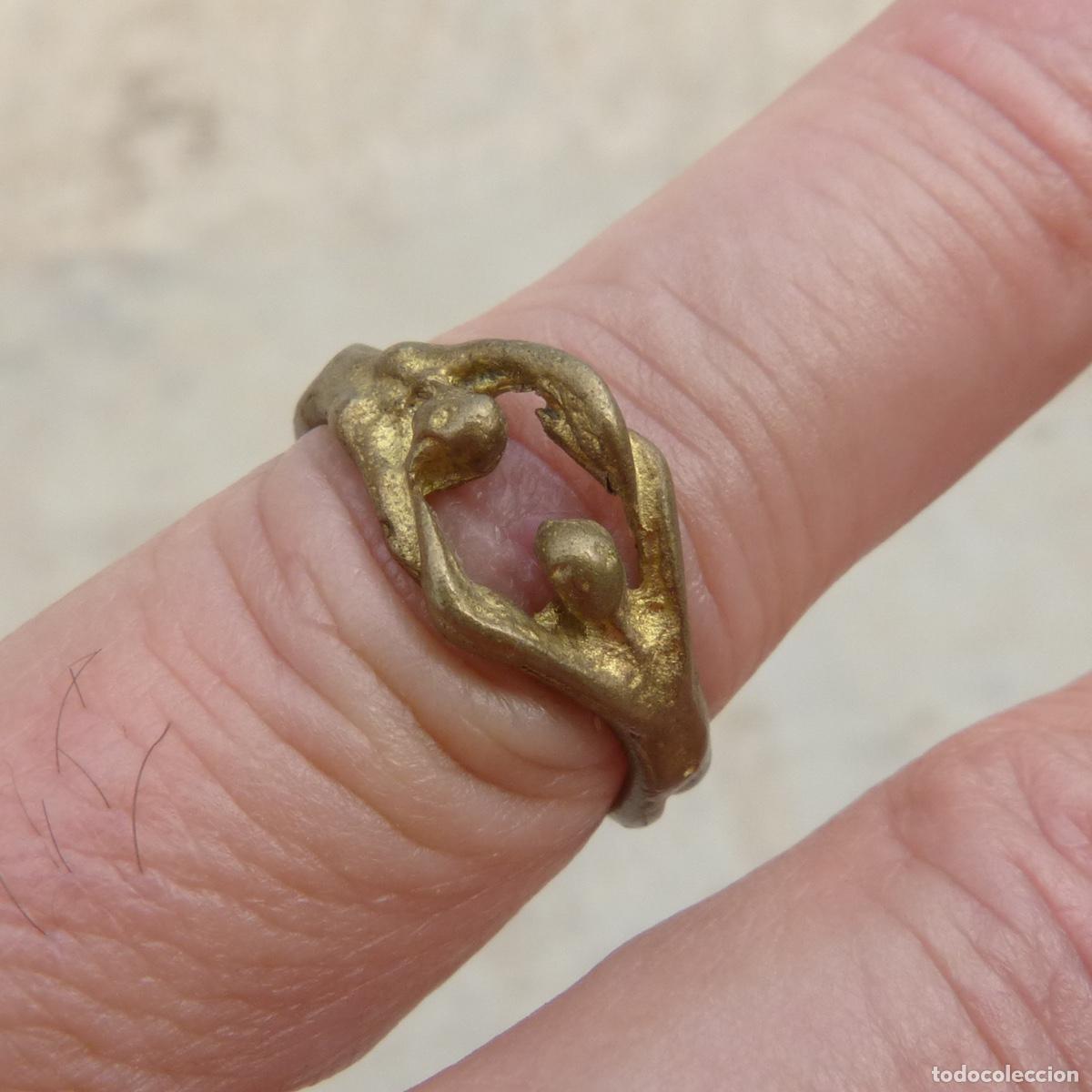Joyeria: Antiguo anillo de defensa personal en bronce, 3,55gr, diam 2cm aprox.