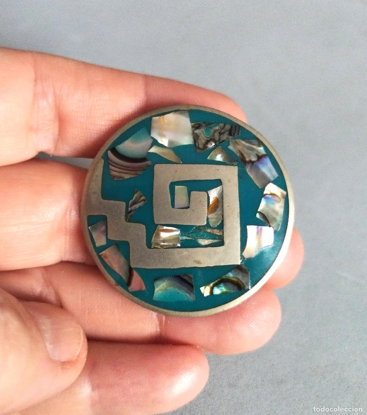 Joyeria: Antiguo broche de n&aacute;car, plateado, o colgante, M&eacute;xico.