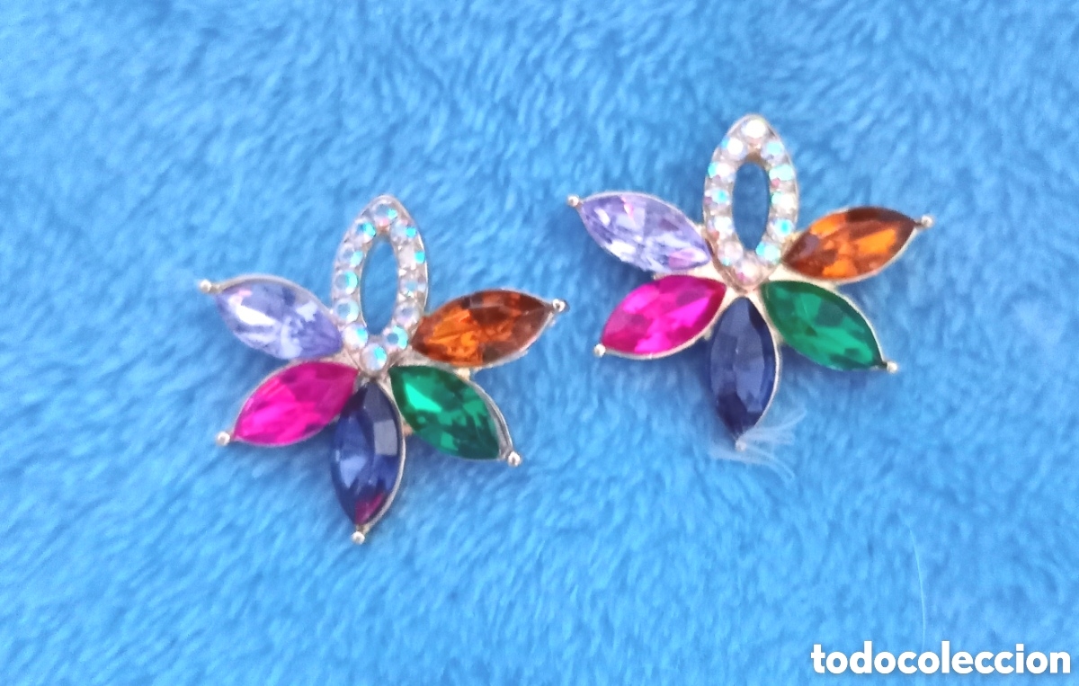 Joaillerie: Originales pendientes de bot&oacute;n flor arco&iacute;ris con incrustaciones de colores Ajustable. 2,3cm ancho. M