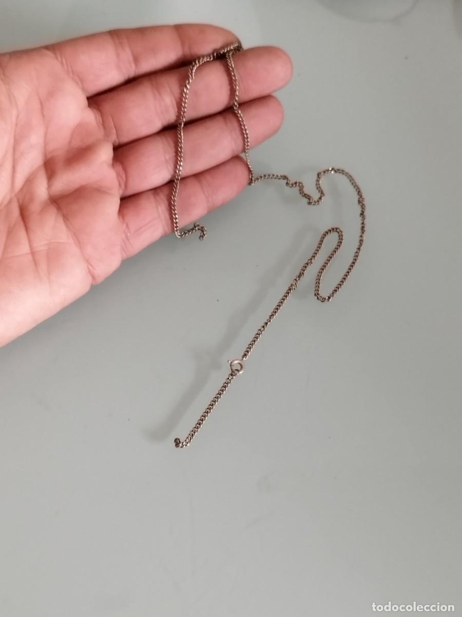 Jewelry: Antigua cadena de metal plateado a identificar y restaurar.