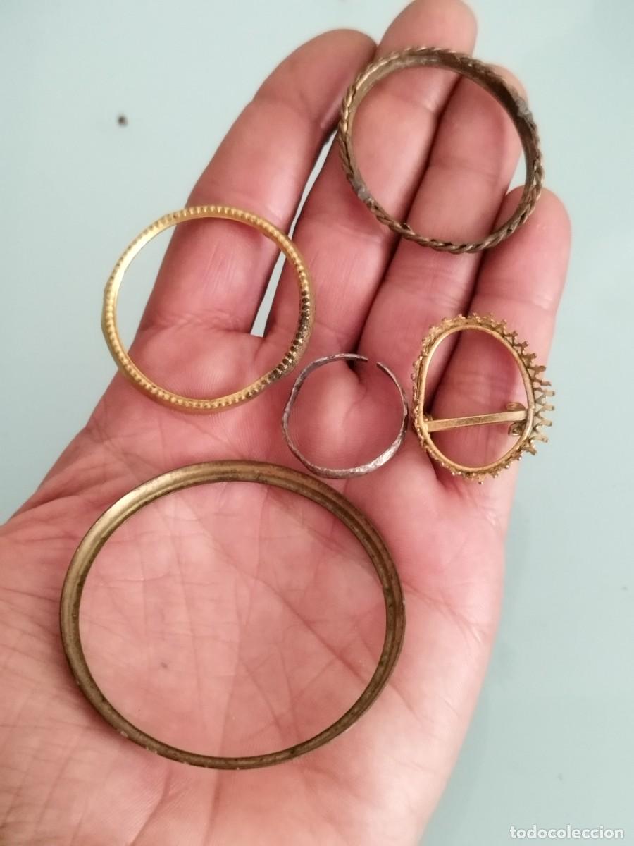 Gioielleria: Lote de bisel a identificar y broches a restaurar.