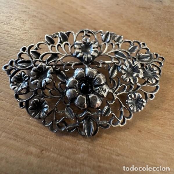 Jewelry: Broche de plata 925 con 2 granates y perla con estilo filigrana.