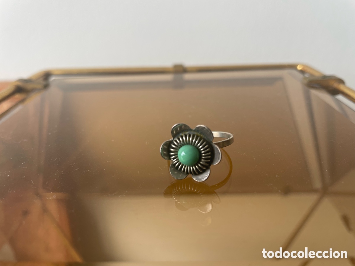 Joyeria: anillo plateado vintage en flor