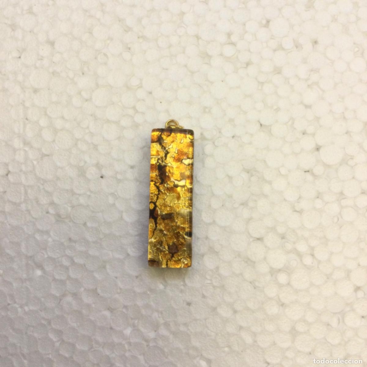 Joyeria: Colgante en vidrio de Murano. 1 x 4 cms. NUEVO