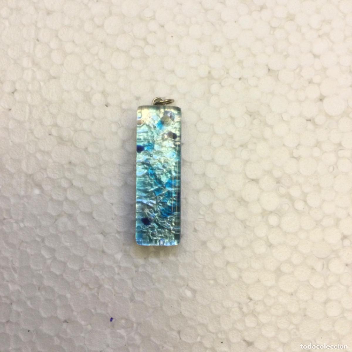 Joyeria: Colgante en vidrio de Murano. 1 x 4 cms. NUEVO