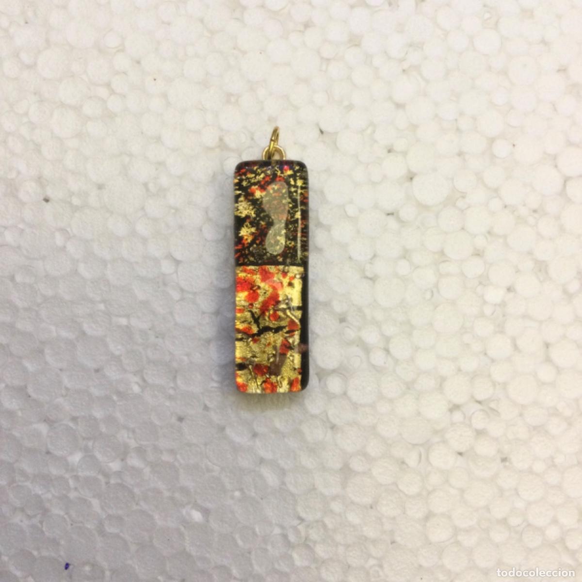 Joyeria: Colgante en vidrio de Murano. 1 x 4 cms. NUEVO
