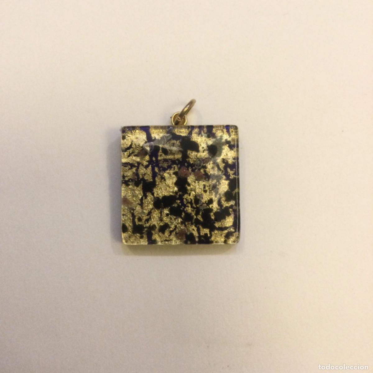Joyeria: Colgante en vidrio de Murano. 3 x 3 cms. NUEVO