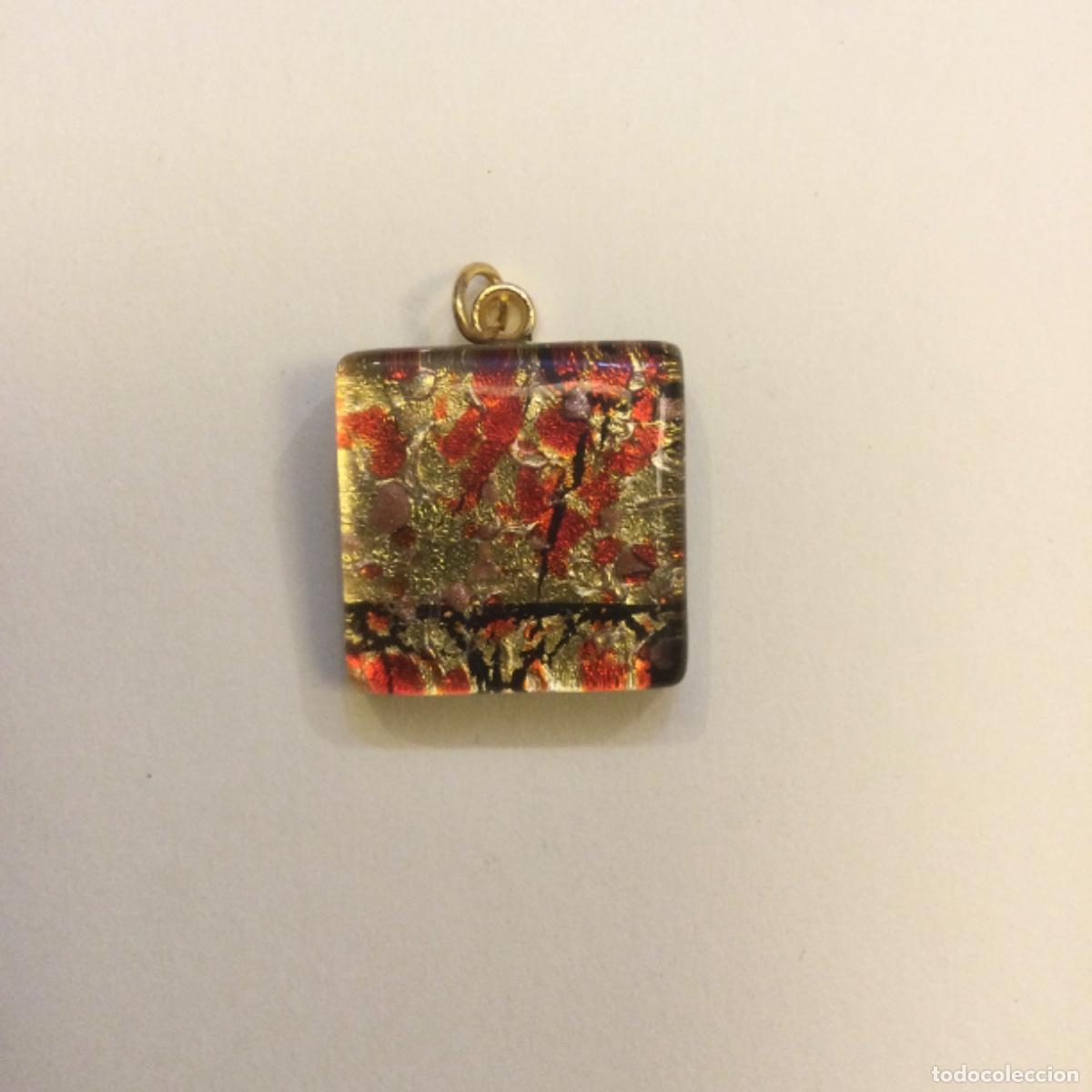 Joyeria: Colgante en vidrio de Murano 2 x 2 cms. NUEVO