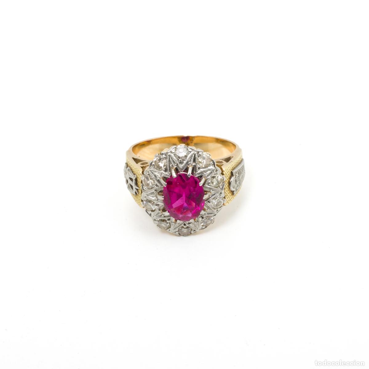 Jewelry: Anillo de oro de 18 quilates; rub&iacute; y diamantes