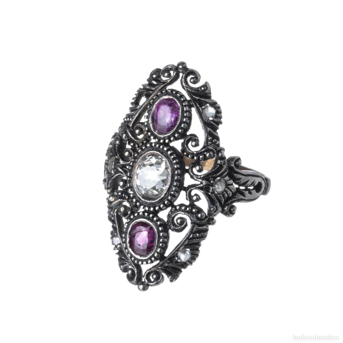 Jewelry: Anillo antiguo de joyer&iacute;a en oro de 19,2 quilates y plata.