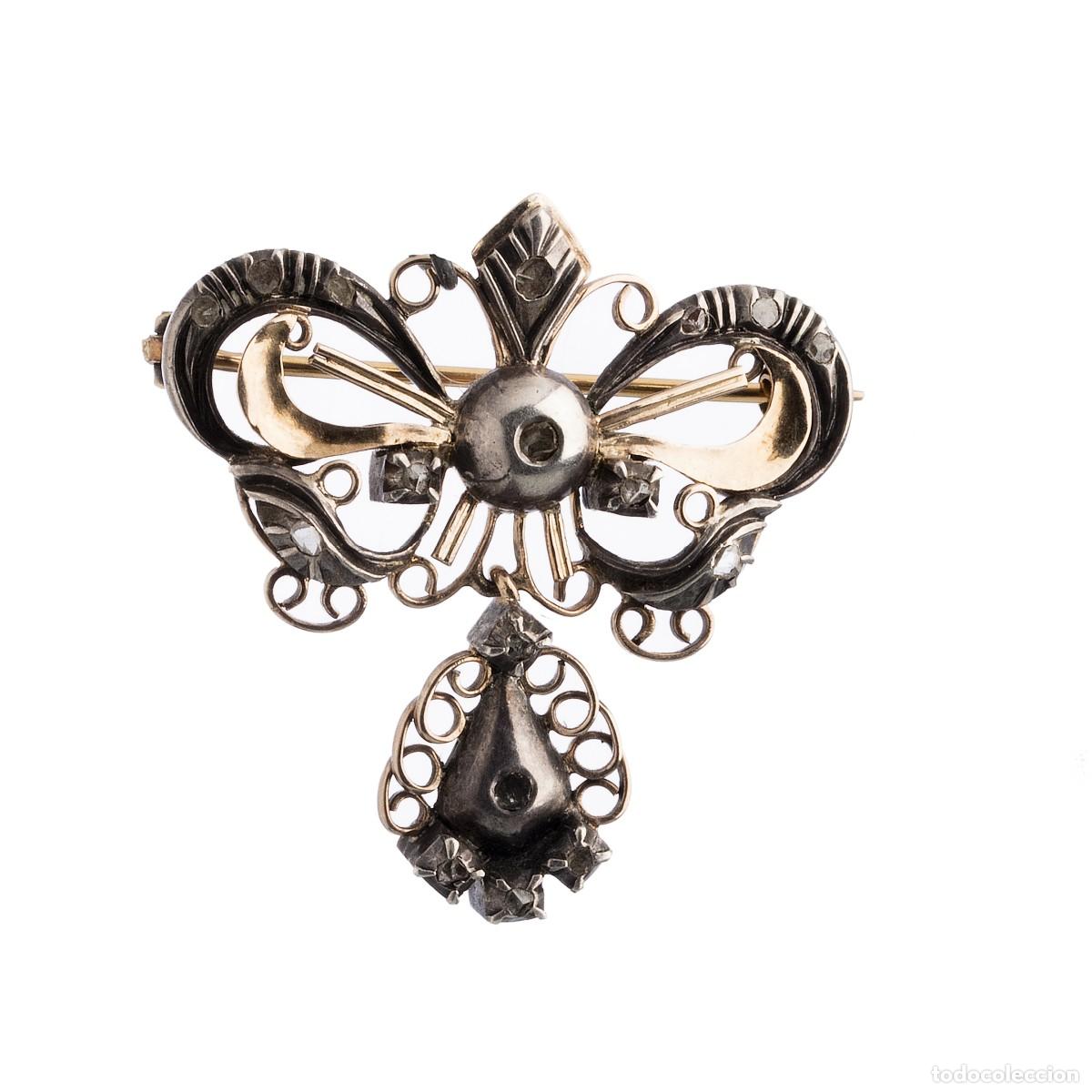 Joyeria: Broche de oro y plata de 19,2 quilates con forma de aro - siglo XIX