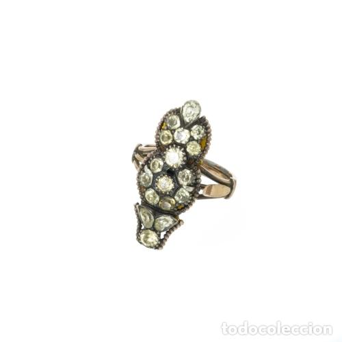 Jewelry: Anillo de plata; oro y crisolitas - siglo XIX