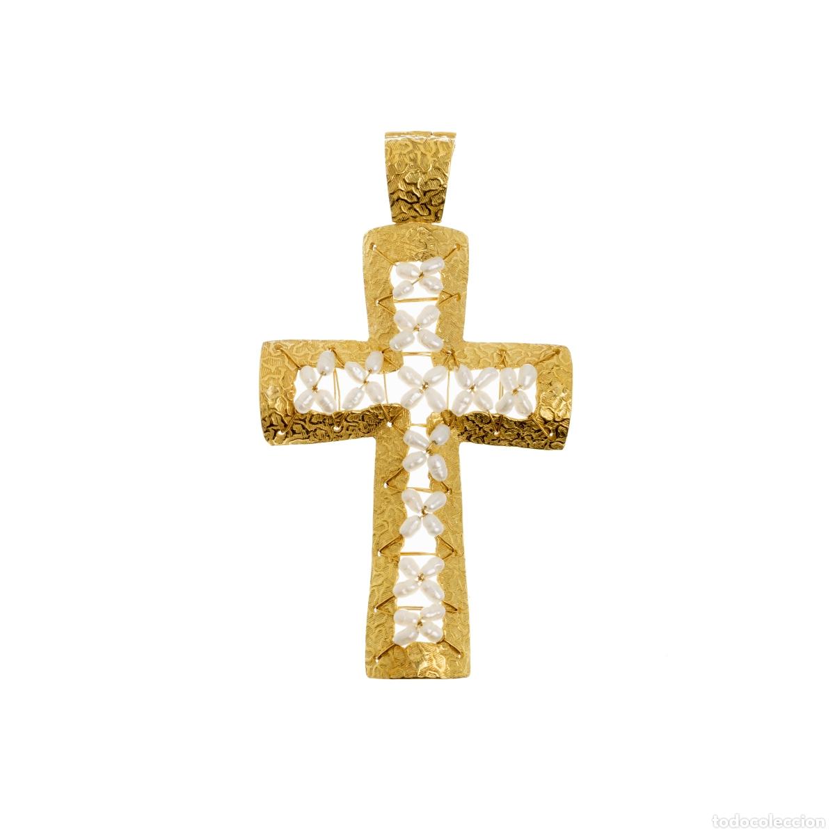 Gioielleria: Cruz de oro de 19,2 quilates y perlas.