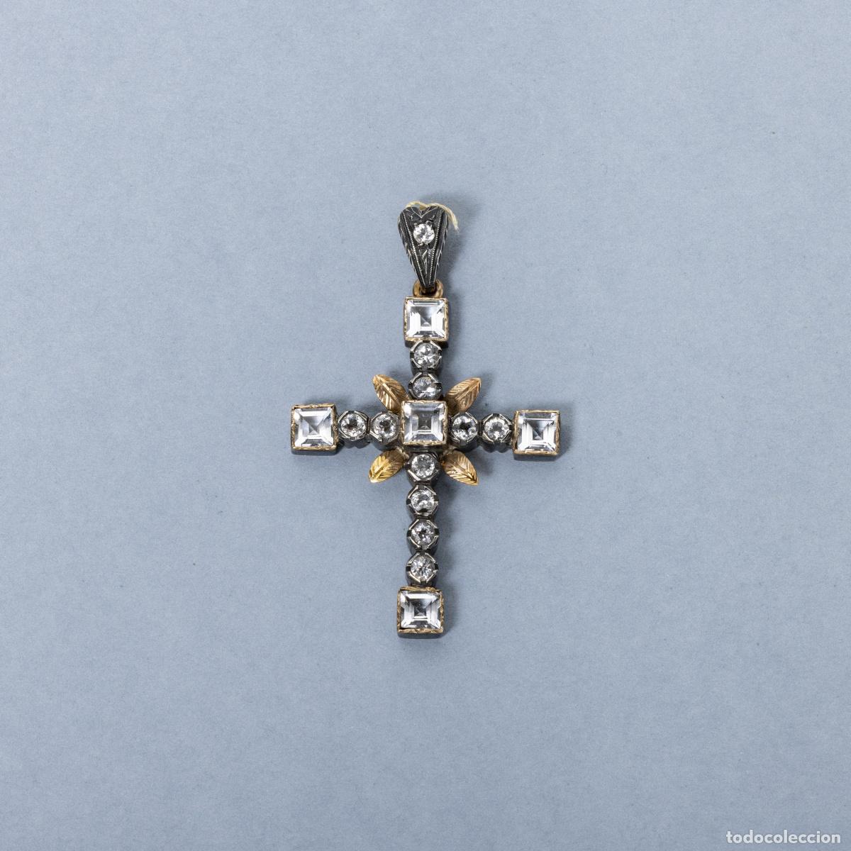 Gioielleria: Crucifijo de plata y oro de 19,2 quilates.