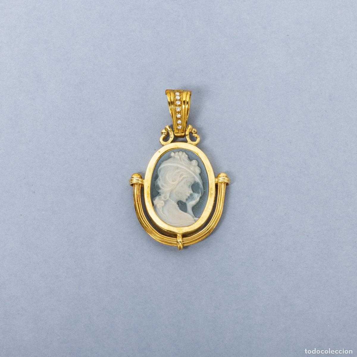 Gioielleria: Colgante con camafeo en oro de 19,2 quilates.