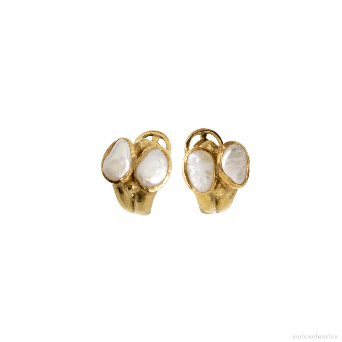 Gioielleria: Par de pendientes de oro de 19,2 quilates con perlas.