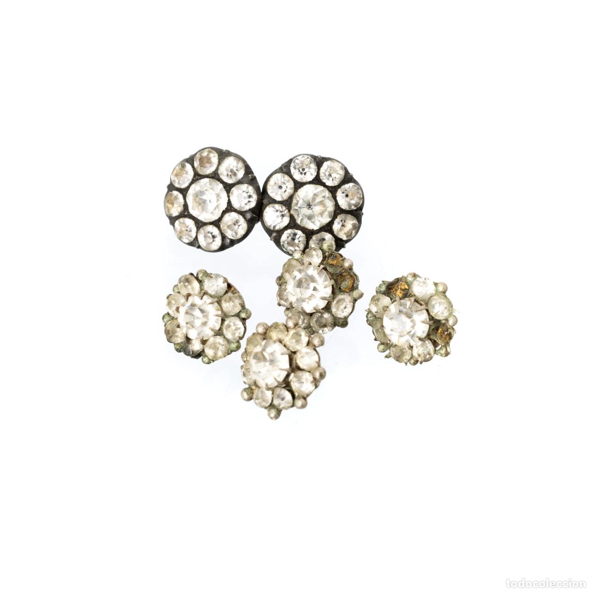 Joyeria: Plata - Cuatro botones y gemelo; en plata - siglo XVIII