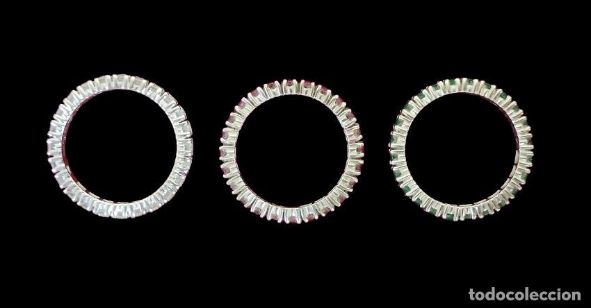 Gioielleria: TRES ANILLOS O ALIANZAS DE ETERNIDAD. PLATA Y RUB&Iacute;ES, ESMERALDAS Y BRILLANTES. EUROPA. XX.