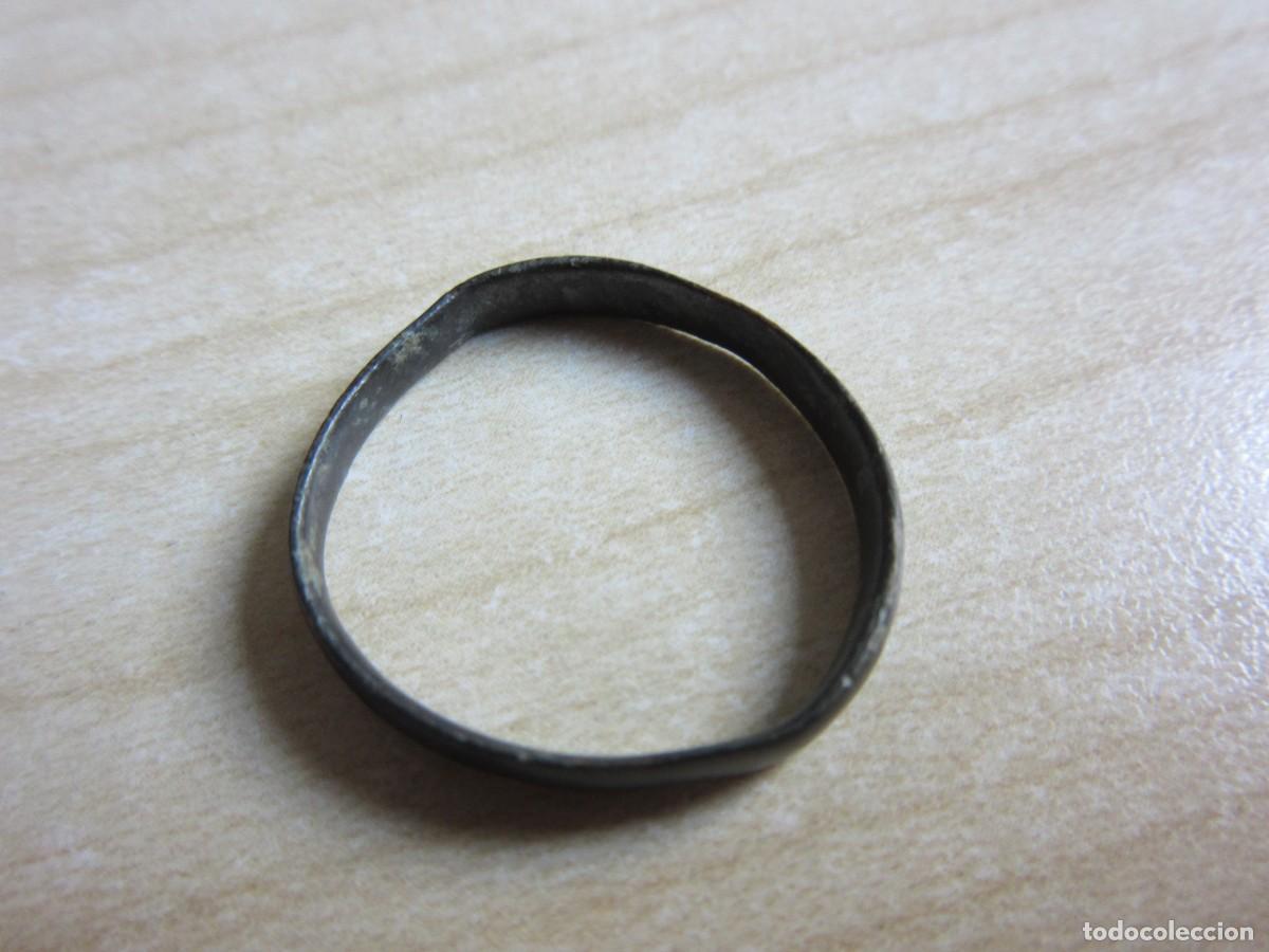Joyeria: Antiguo anillo de bronce Di&aacute;metro 2 cm - Foto 2