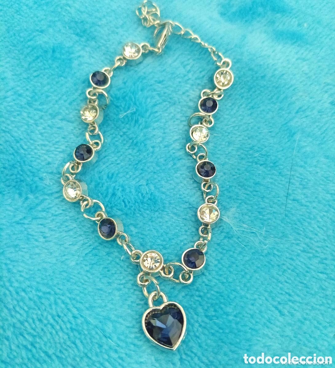 Joyeria: Original pulsera plateada con coraz&oacute;n e incrustaciones azules y blancas. Muy bonita