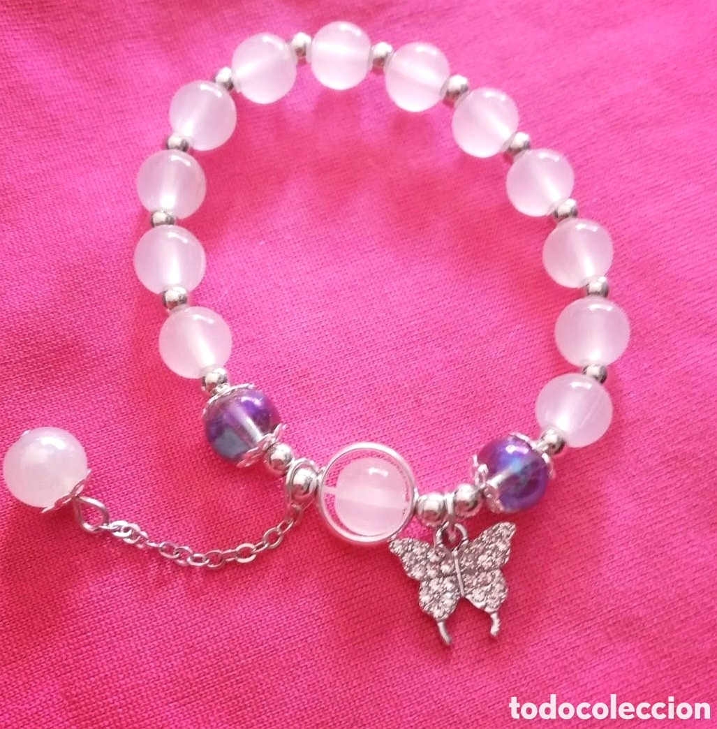 Joyeria: Original pulsera elastica de la suerte con cuentas blancas, azules, transparentes y mariposa brillan