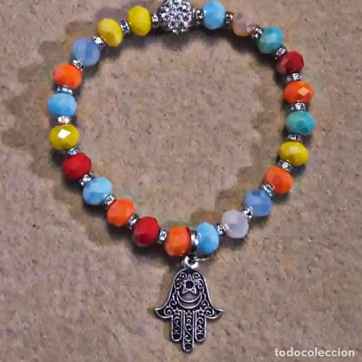 Gioielleria: PULSERA ELASTICA PIEDRAS SWAROSKI MULTICOLOR CON DIJET MANO FATIMA Y BOLA EN ALPACA PLATEADA