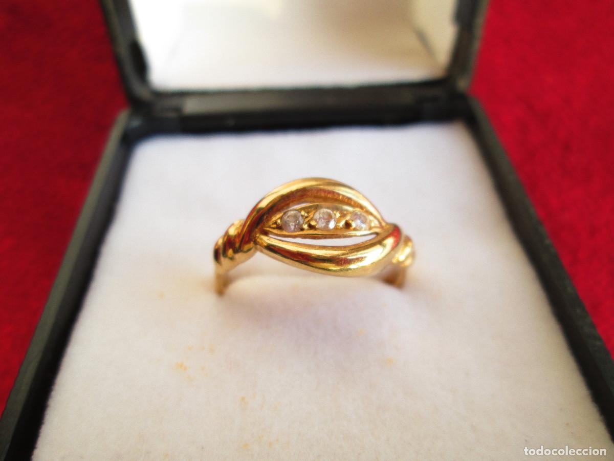 Schmuck: ANILLO DE ORO DE 18 KLTS. CON 3 CIRCONITAS INCRUSTADAS - SIN ESTRENAR -