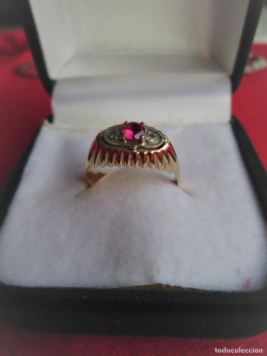 Jewelry: ANILLO DE ORO DE 18 KLTS. BICOLOR CON CIRCONITA Y PIEDRA SEMIPRECIOSA ROJO RUBI - SIN ESTRENAR -