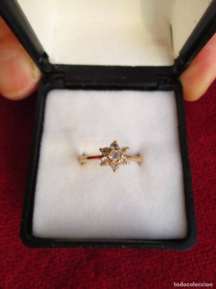Jewelry: ANILLO DE ORO DE 18 KLTS. CON CIRCONITAS EN FORMA DE ESTRELLA - SIN ESTRENAR