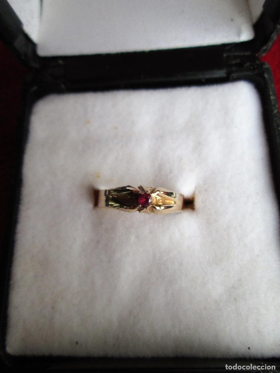 Jewelry: ANILLO DE ORO DE 18 KLTS. INFANTIL O PARA COLGAR DE CADENA - CON PIEDRA ROJO RUBI - SIN ESTRENAR -